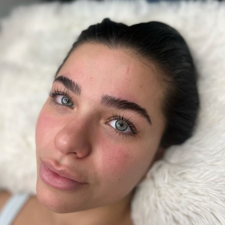 Eyebrow lamination and styling